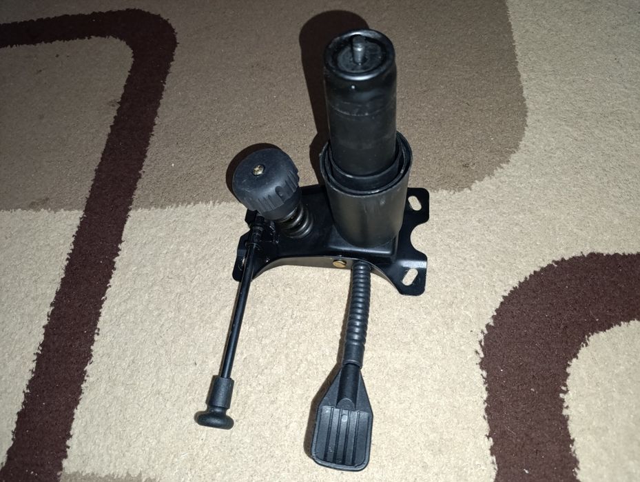 Продавам части за офис стол