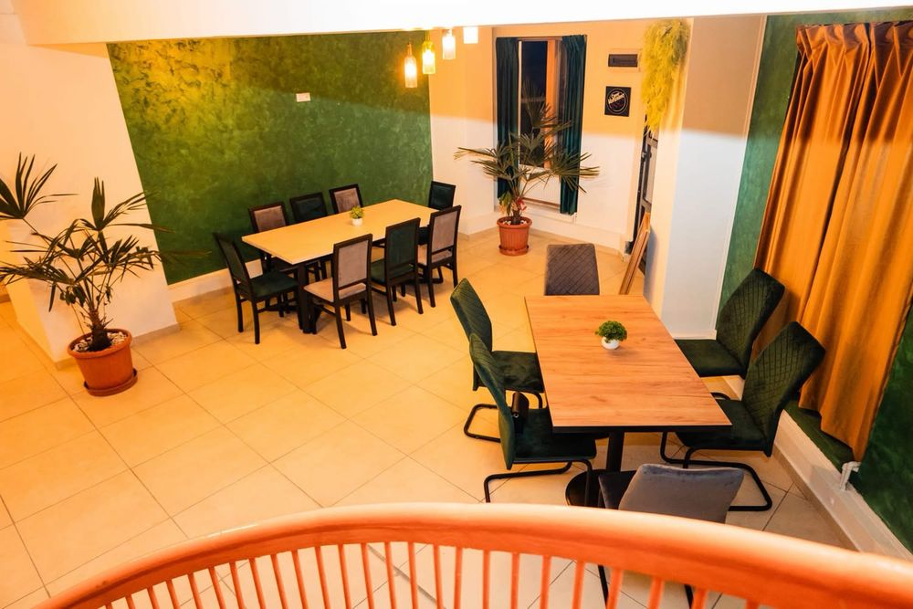 Mese si scaune pentru restaurant