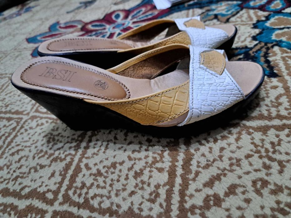 Ayollar oyoq kiyimi hohlovchilar uchun yangi