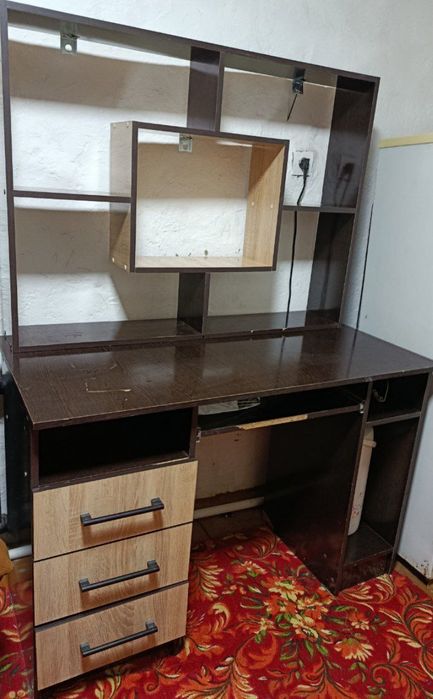 Парта дарс килиш учун сотилади