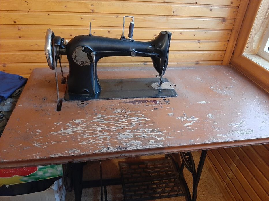 Продам швейную машинку антиквариат