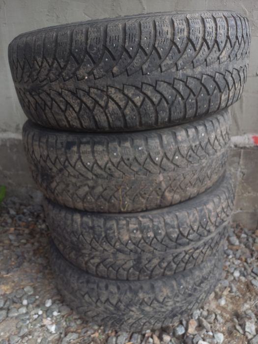 Продам б/у шины на 17 размеры 235/65/r17