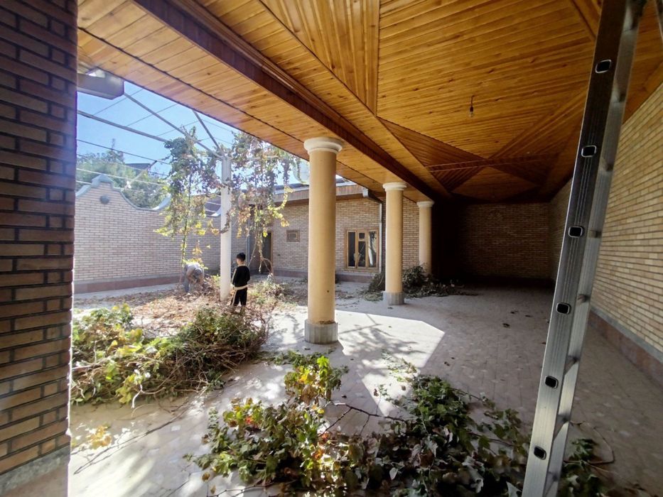 Продаётся дом под бизнес в Худжуме