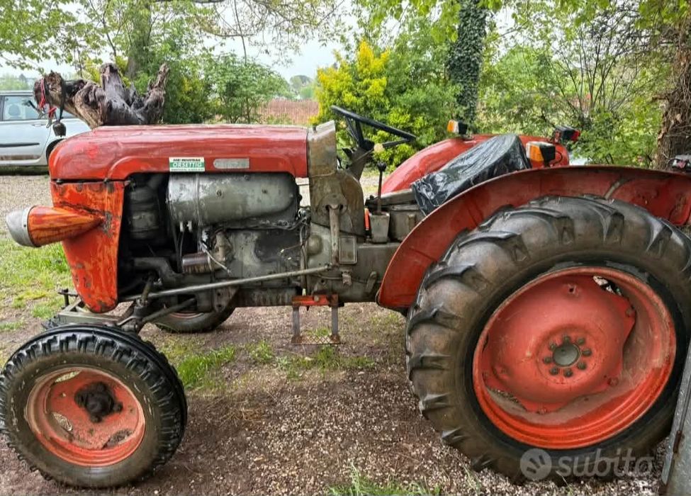 Vând tractor 240