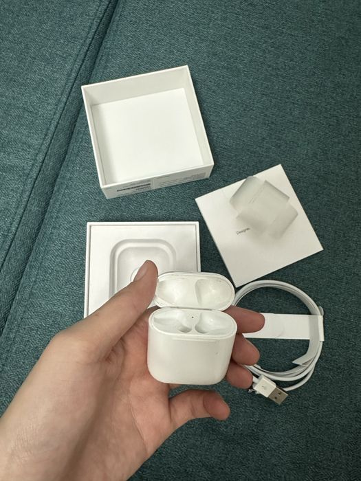 Продам кейс Apple airpods 2