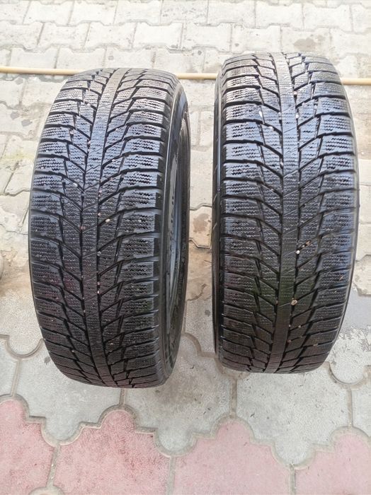 Продам 2 покрышки пара.