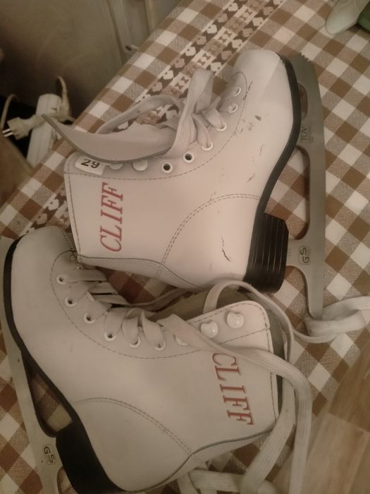 Продам детские коньки