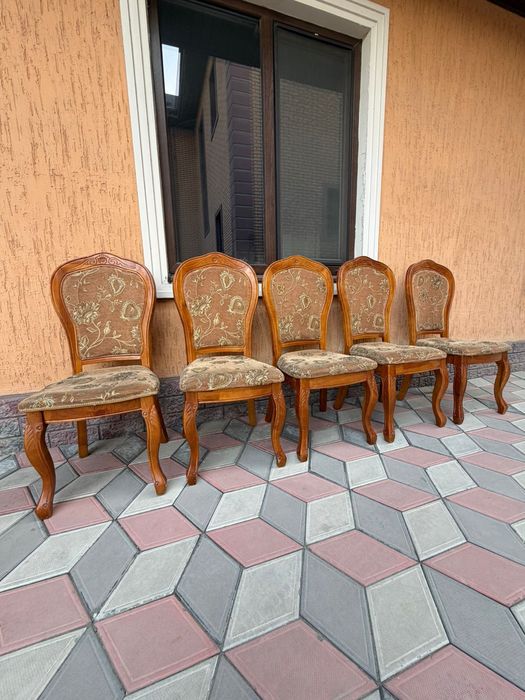 Продам столовые стулья