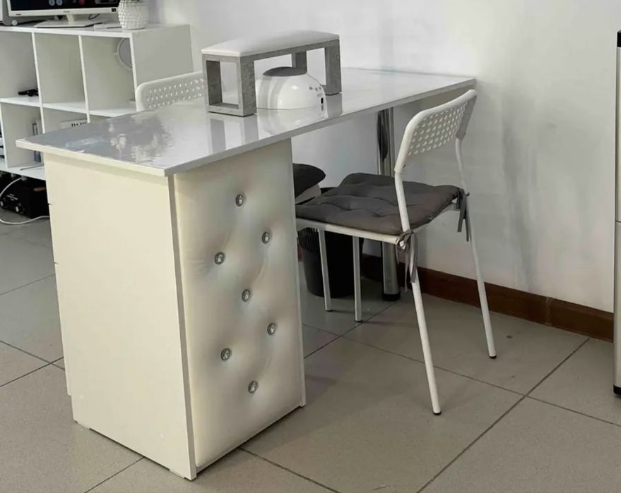 Продам маникюрный стол