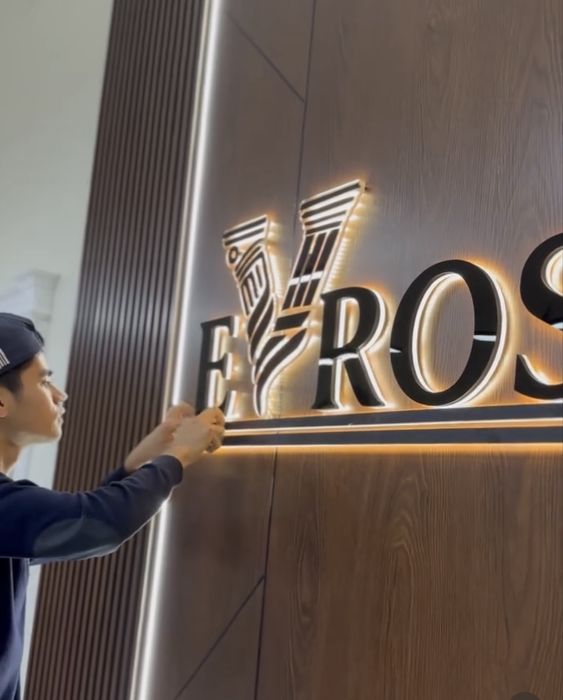 Вывеска, световые буквы, лайтбокс, объемные буквы, стенды, банер.