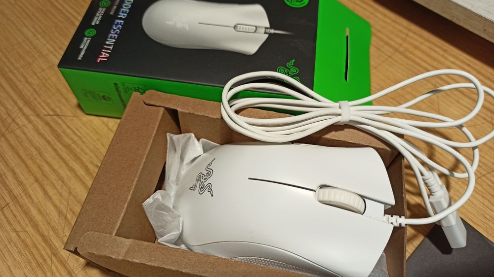 Razer Deathadder Essential геймърска мишка