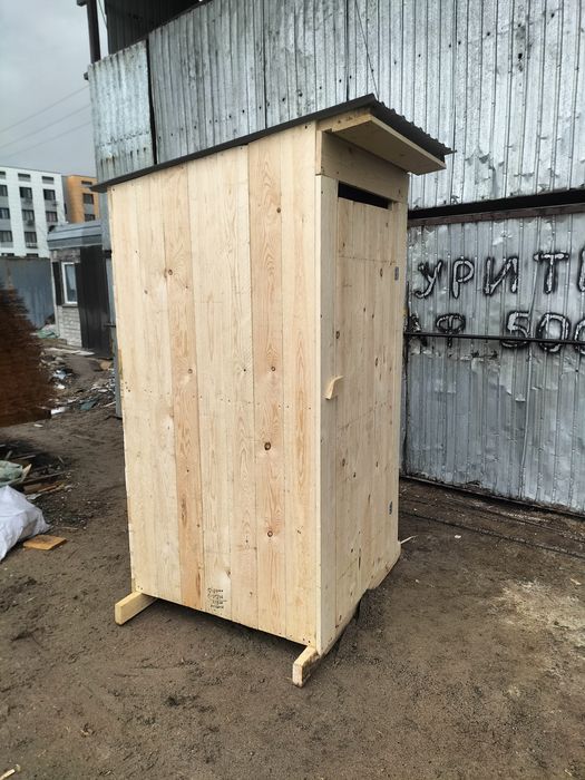 Уличный туалет дом  и дача