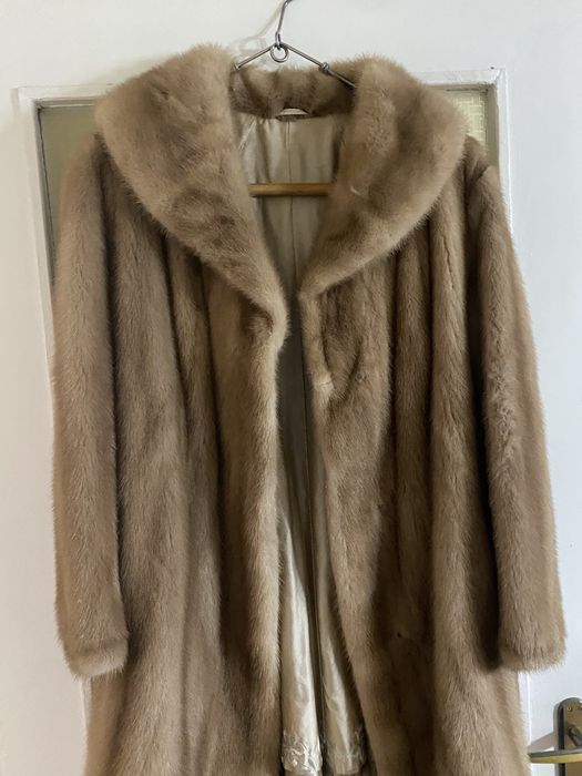 Vand haina lunga de blana  naturala de nurca