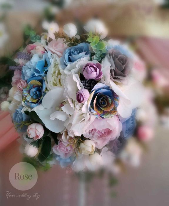 Aranjament floral din flori artificiale pentru evenimente
