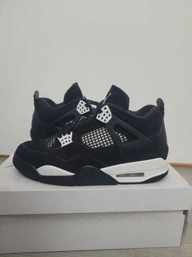Sneakers Jordan4 White Thunder cu eticheta (nu Nike, Gucci, Adidas, Balenciaga)