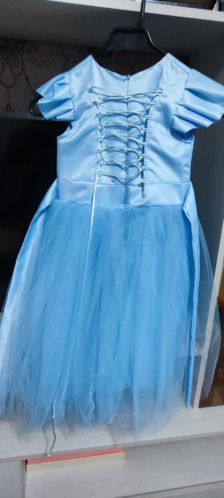 Платье недорого продам