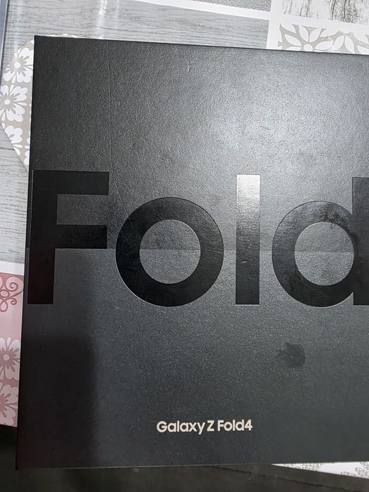 Самсунг Галакси Фолд 4