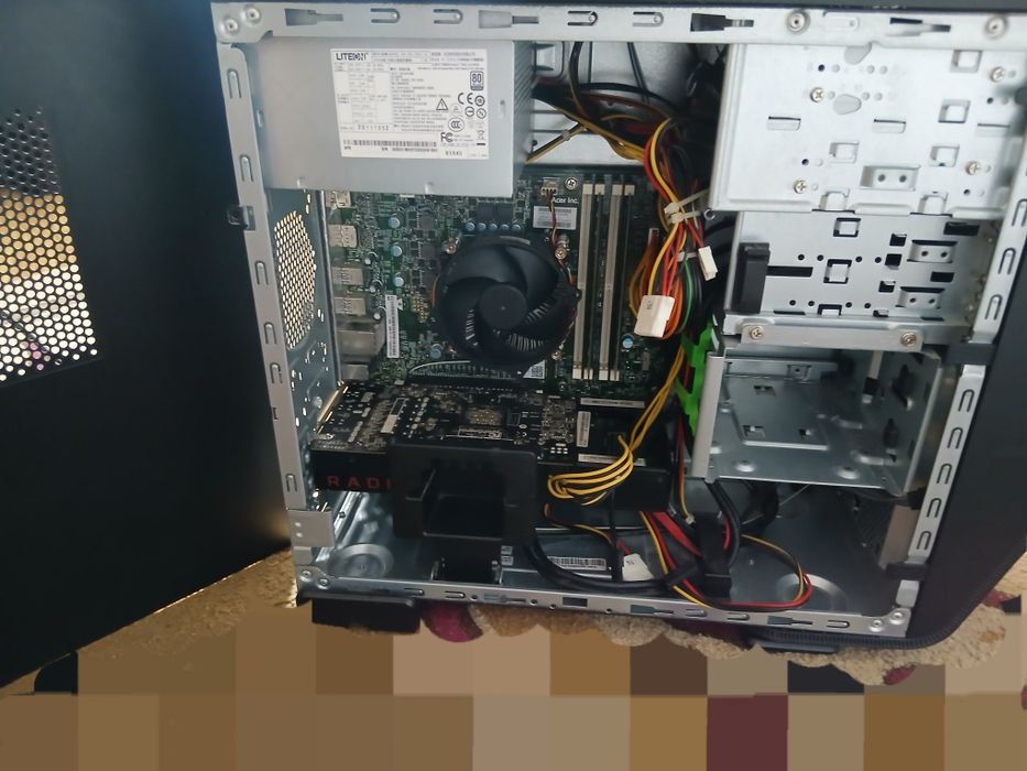 PC Gaming  Predator+Monitor Philips+căști-setup complet