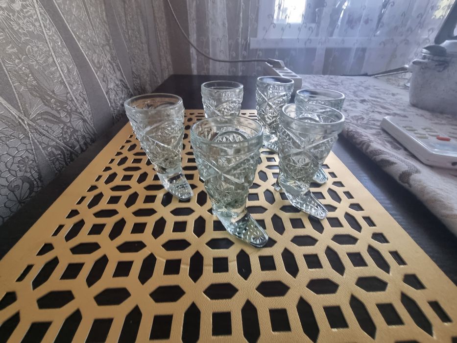 Продам чайный сервиз и набор рюмок