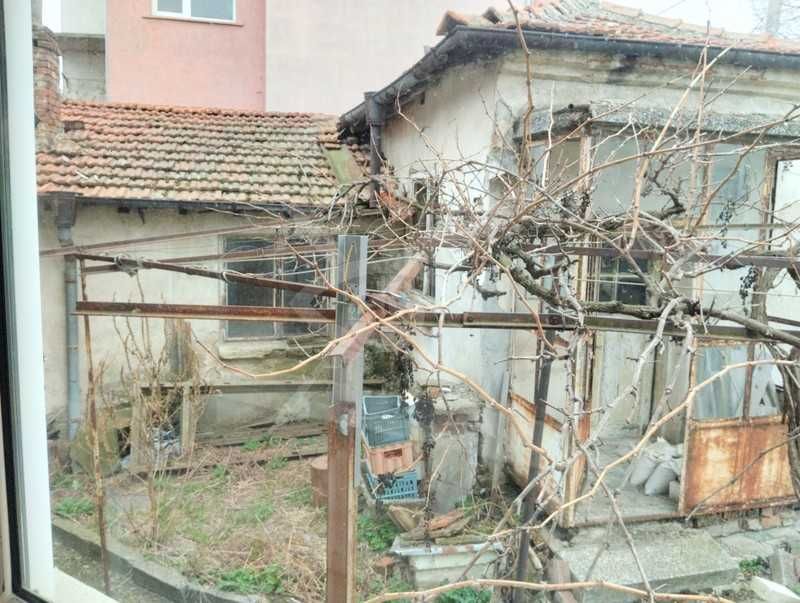 Продава се Къща в Карнобат - 450 кв.м за 200 €/кв.м - Снимка #2