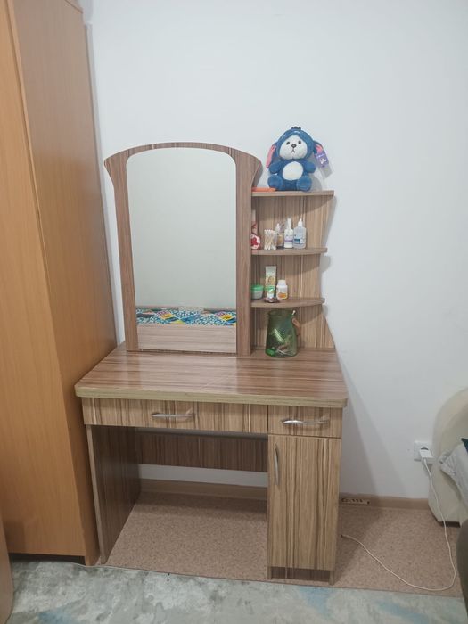 продается комод с зеркалом