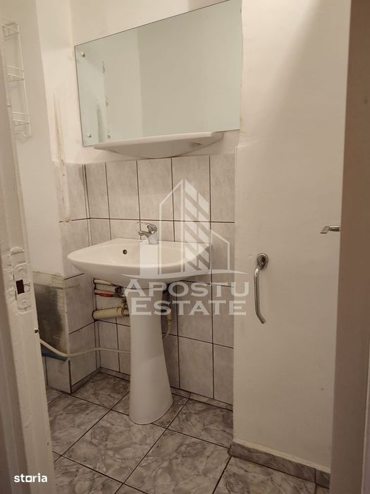 Apartament cu 2 camere de închiriat- centrala proprie, zona Lipovei