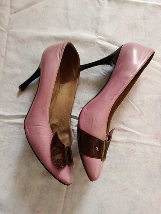 Продам женские туфли.