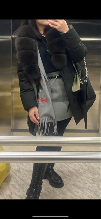 Продам зимнюю куртку MAX MARA (оригинал )