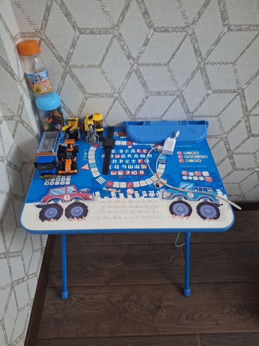 Детский стол и стул
