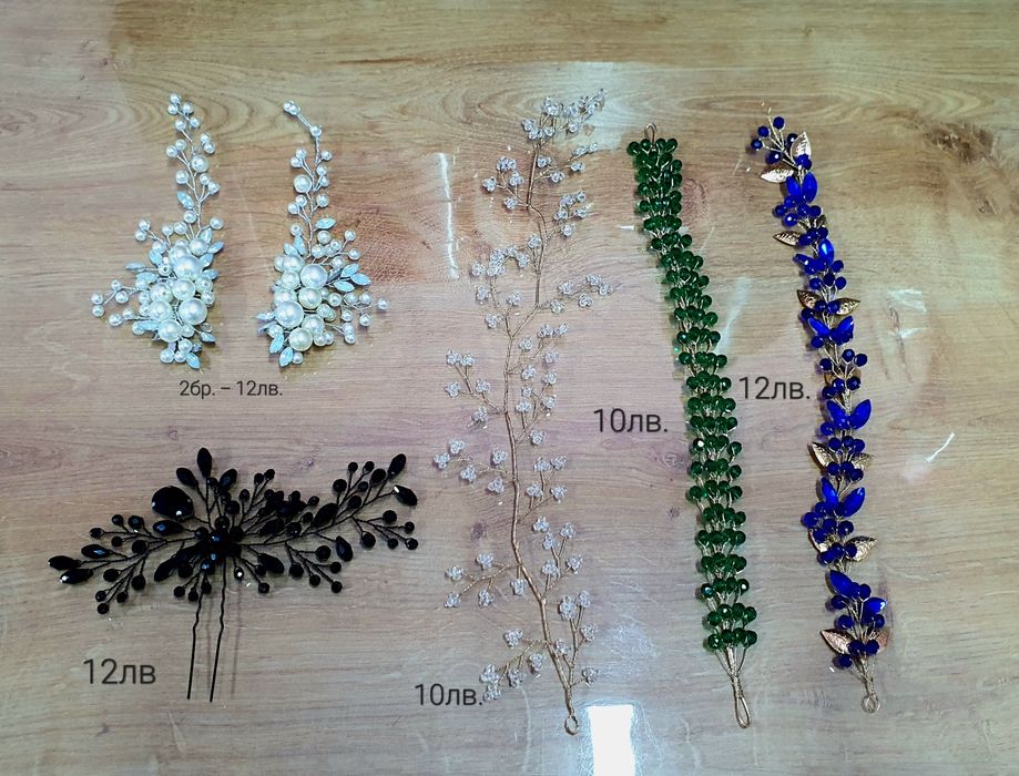 Различни цветни украшения за коса