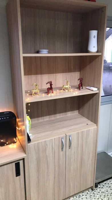 Стелаж-шкаф за документи с плъзгащи се врати/Бюро