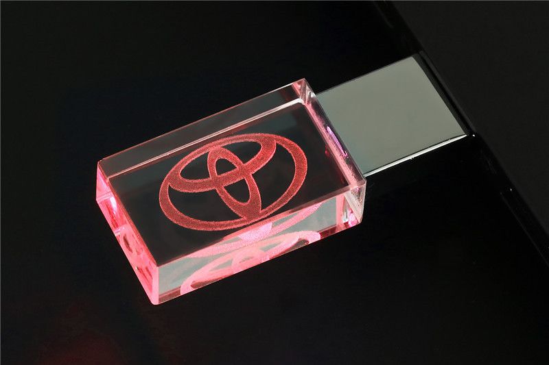 Светеща флашка с лого на различните марки автомобили