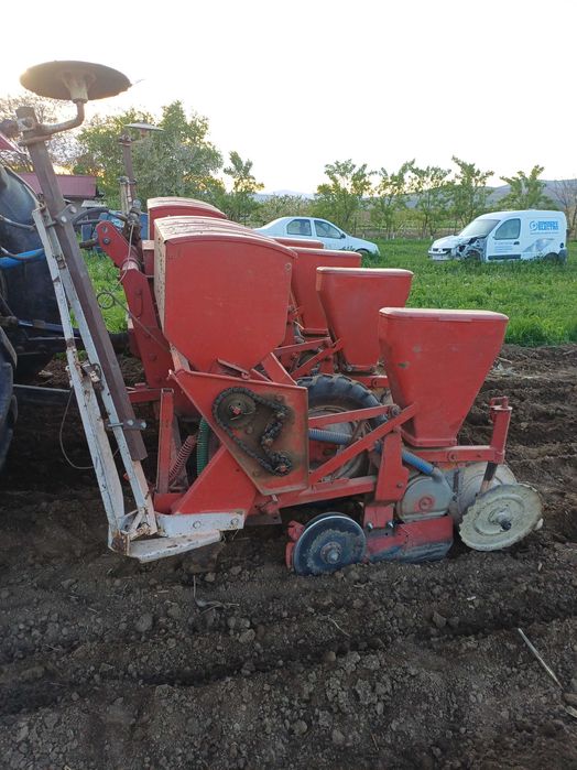 Vând semanatoare porumb gaspardo sp 510