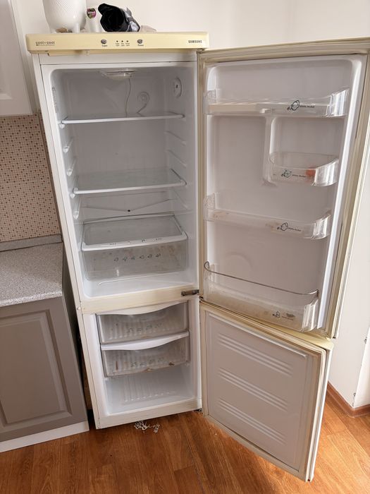 Холодильник Samsung
