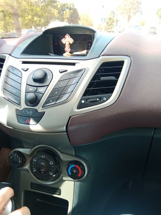 FORD FIESTA 1.4 GPL, vișiniu