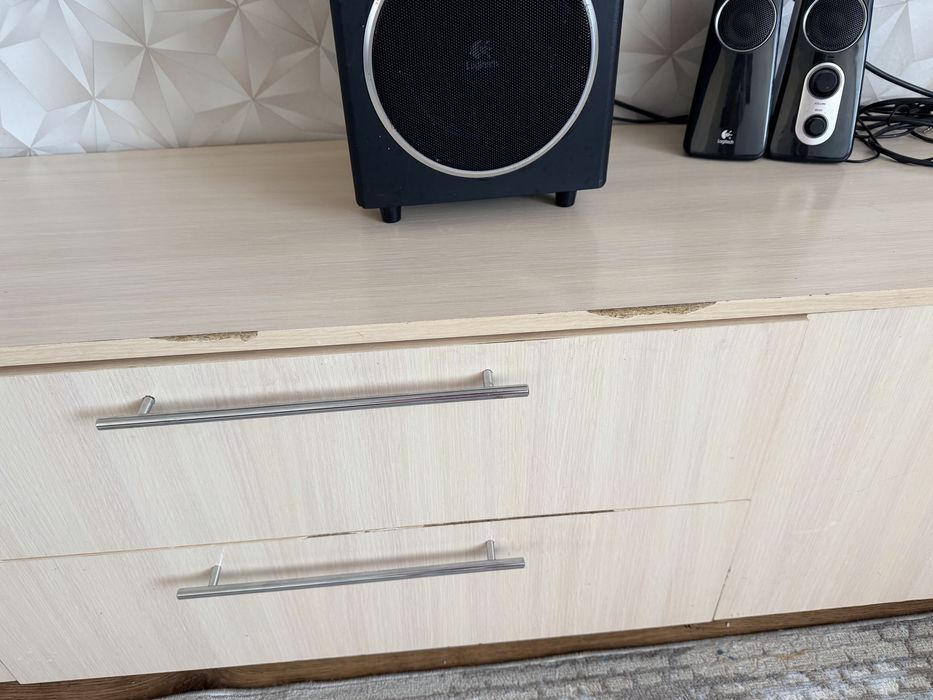 Продам тумбу с отсеками под вещи