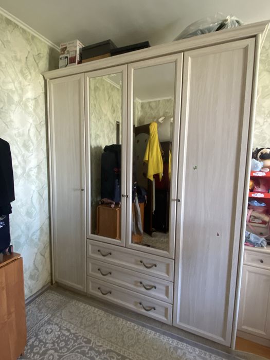 Продаю шифонеьер с тумбой