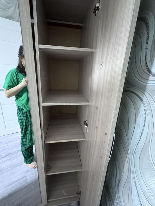 Продам срочно шкаф