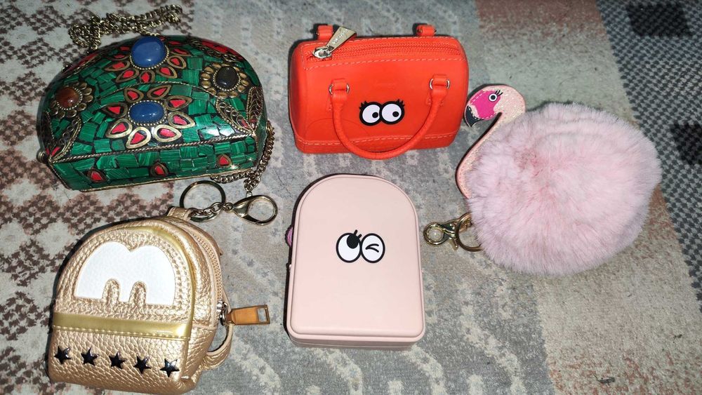 Брелки для ключей и рюкзаков