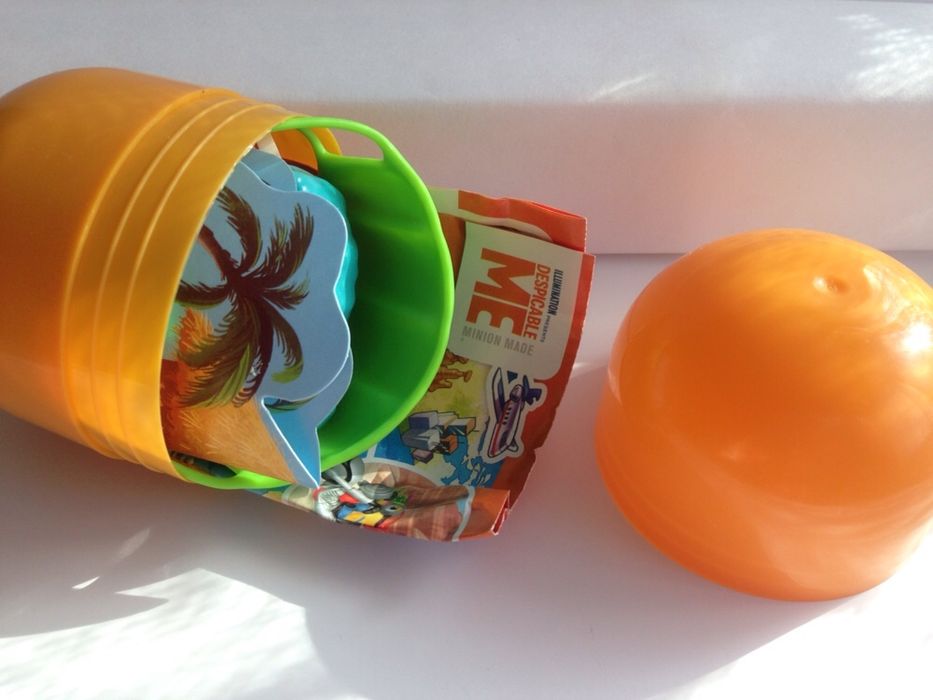 Kinder Maxi Despicable Me Lot Minionii și lot Pijamascks