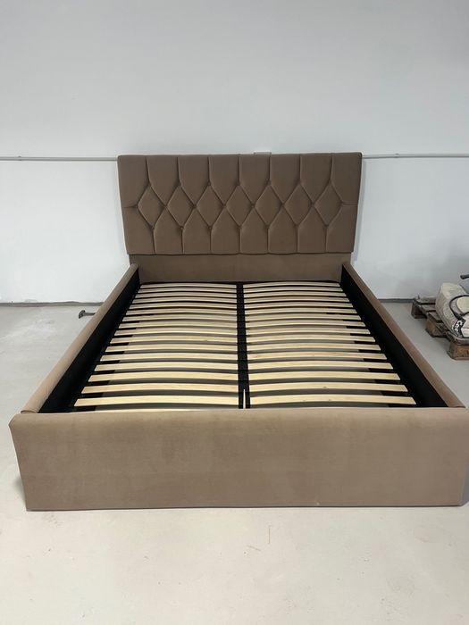 Paturi tapițate de vânzare