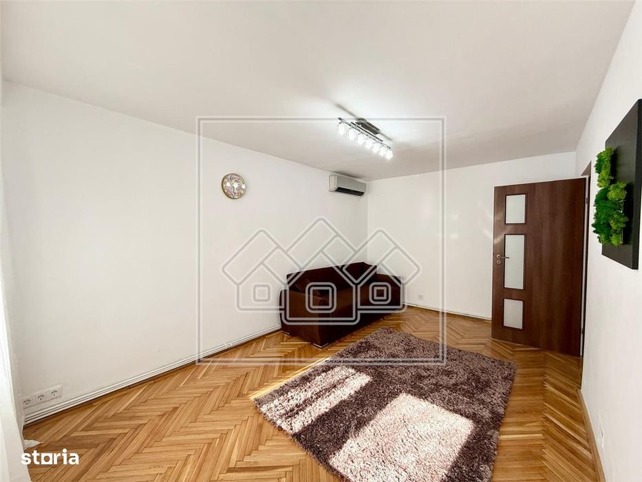 Apartament cu 4 camere si 2 balcoane - etaj 2 - Calea Poplacii