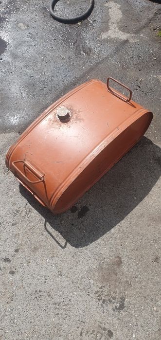 Продам металическую канитстру.