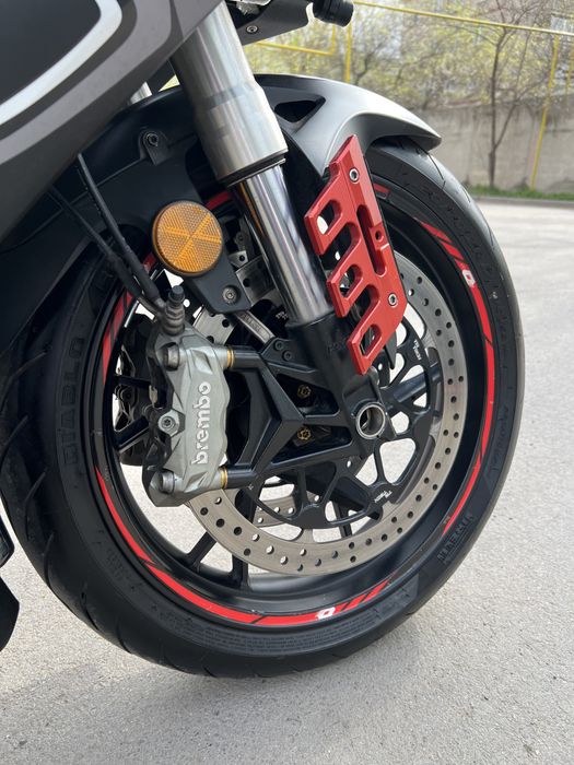 Спорт-байк  мотоцикл