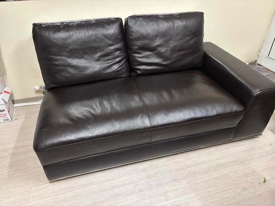 Продавам четириместен диван – стилен и удобен, за вашия дом или офис!