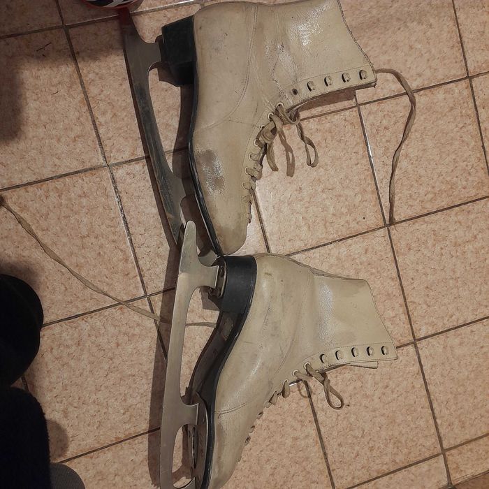 Echipament de hochei (pantaloni, tibiere, tricouri)