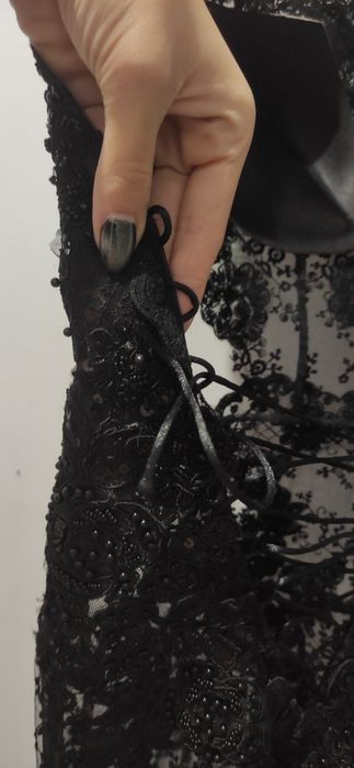 Дантелена бална рокля