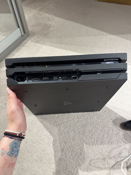 Playstation 4 pro 1 tb