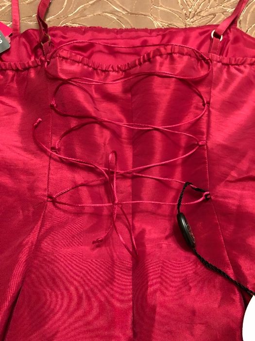 Красива нова рокля