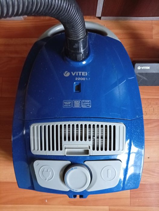 Продам пылесос "VITEK"